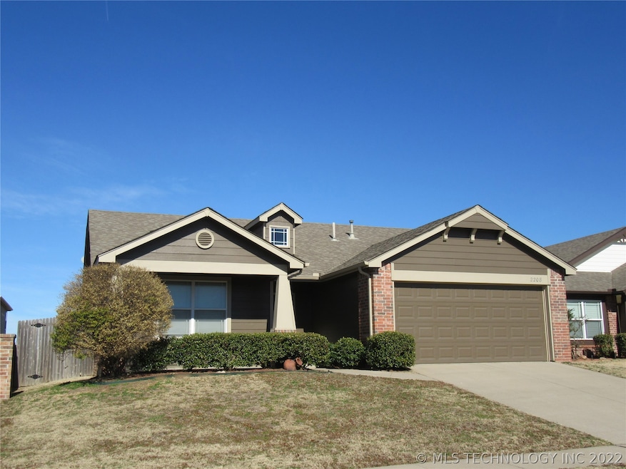 2208 E Elmira St, Broken Arrow, OK 74012 - photo 1