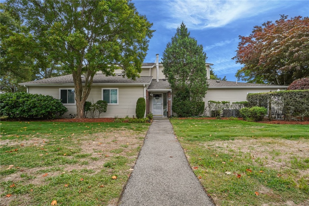 995 Williamsburg Cir, Warwick, RI 02886 - photo 1