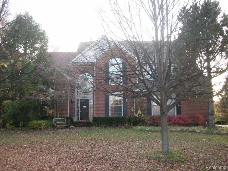 6401 Orchard Woods Dr, West Bloomfield, MI 48324 - photo 1
