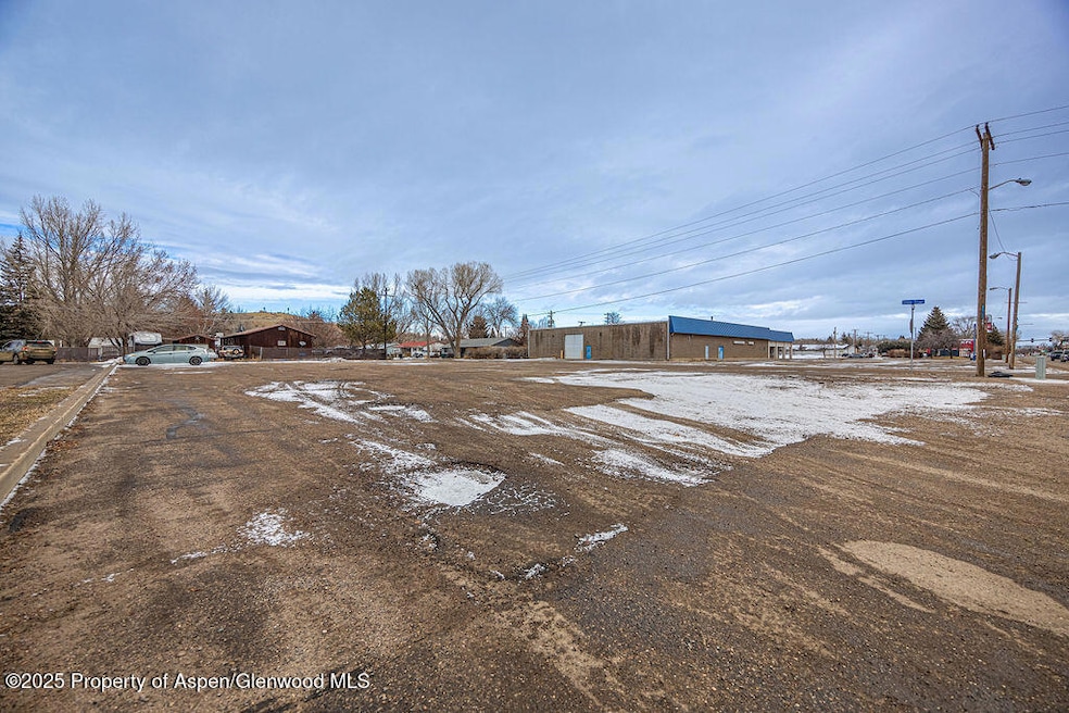 903 W Victory Way, Craig, CO 81625 - photo 1