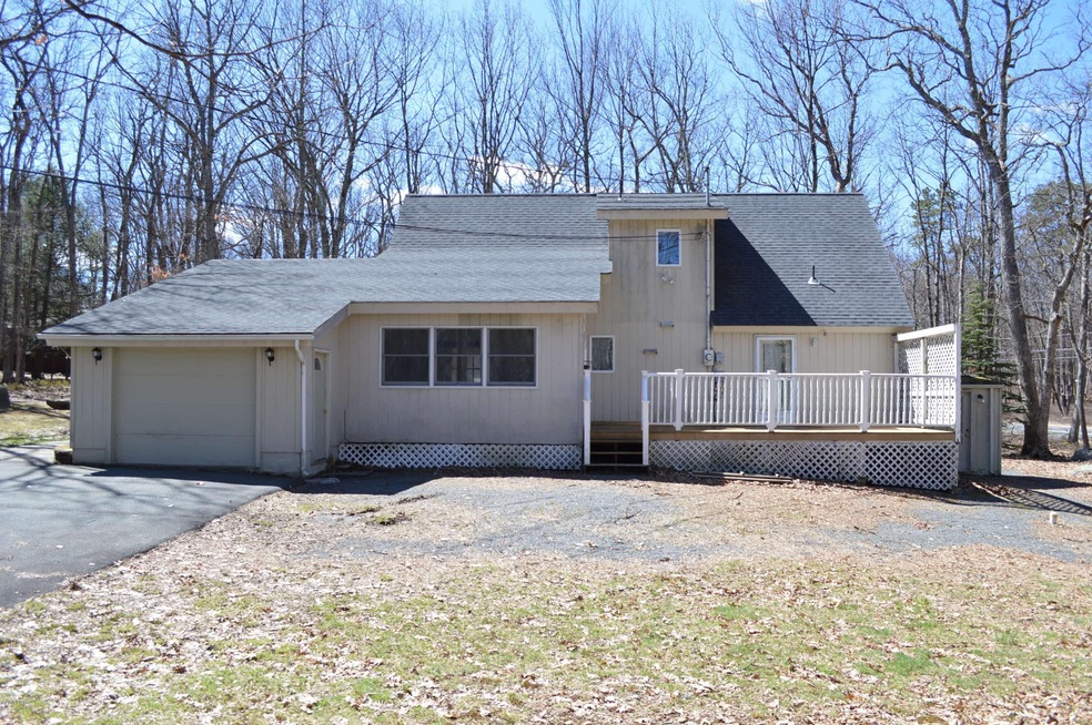 806 Tanager Ct, Hawley, PA 18428 - photo 1