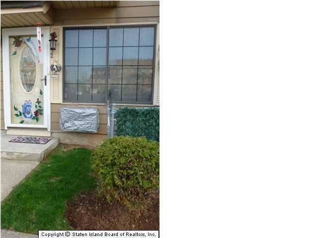42 Daffodil Ln unit 71, Staten Island, NY 10314 - photo 1