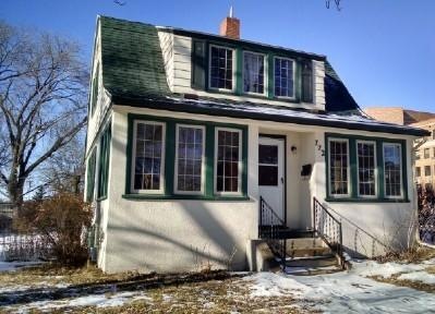 722 4th Ave SE, Jamestown, ND 58401 - photo 1