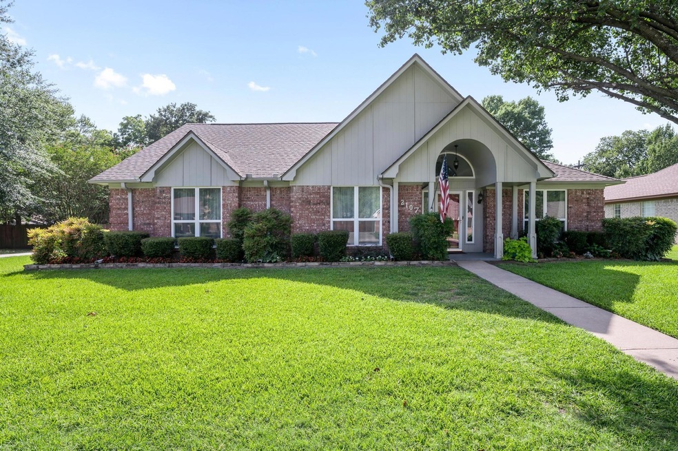 2107 Pecan St, Bonham, TX 75418 - photo 1