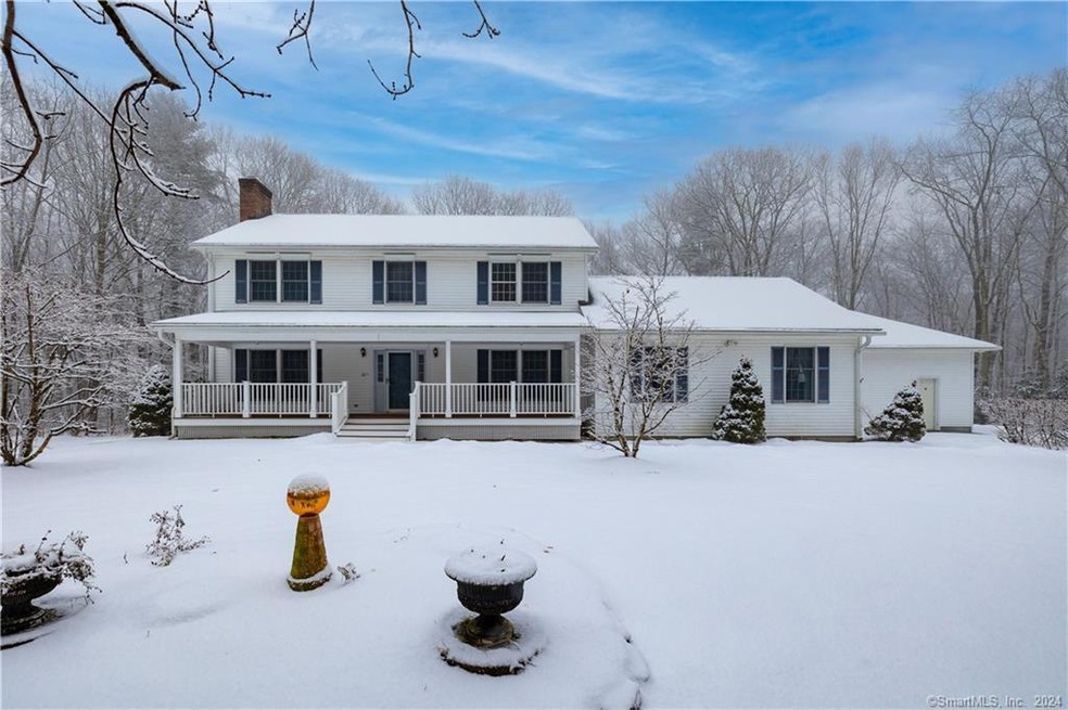 FIVE ACRE COUNTRY FARMHOUSE