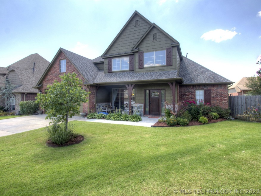 This home sits at the curved tip of the cul da sac