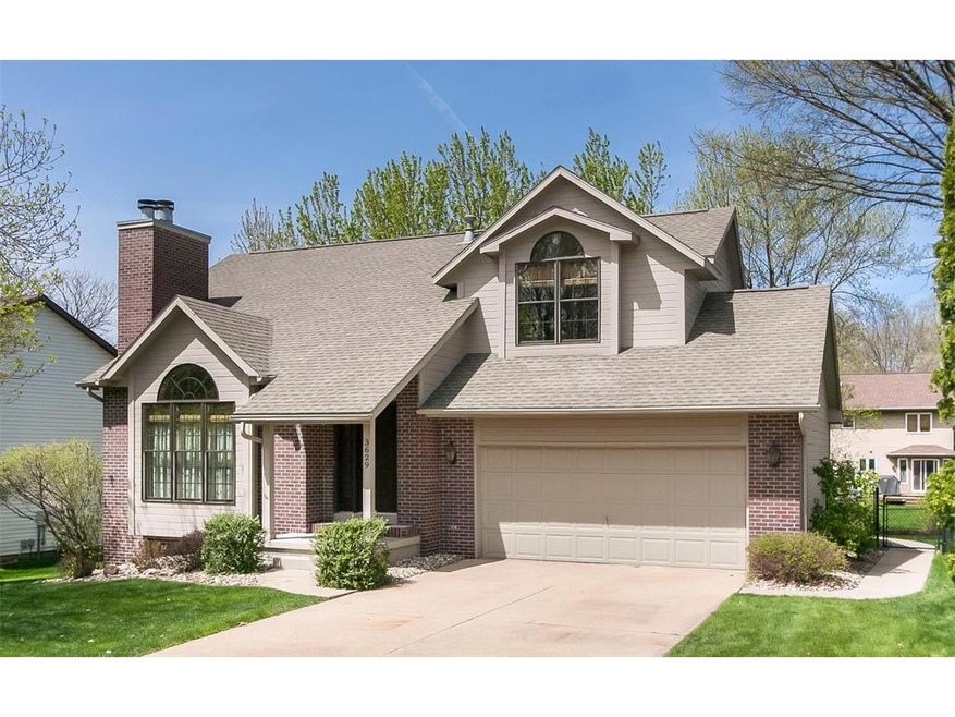 Freshly updated in popular Old Orchard Woods