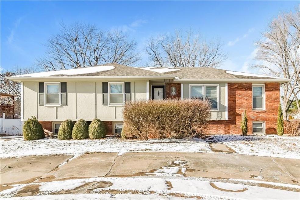 506 N Jefferson St, Raymore, MO 64083 - photo 1