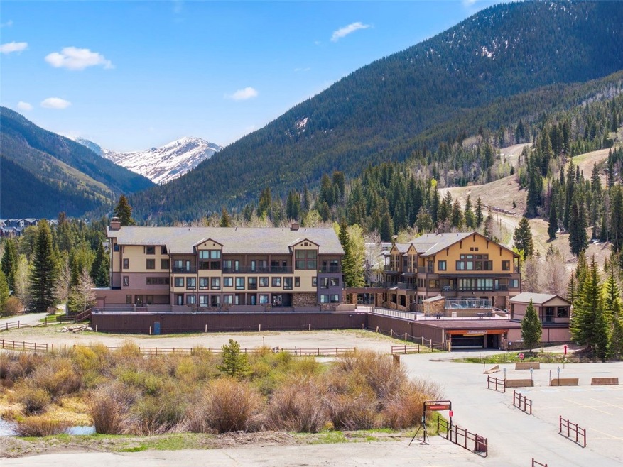 The Slopeside complex next to the Snake River and