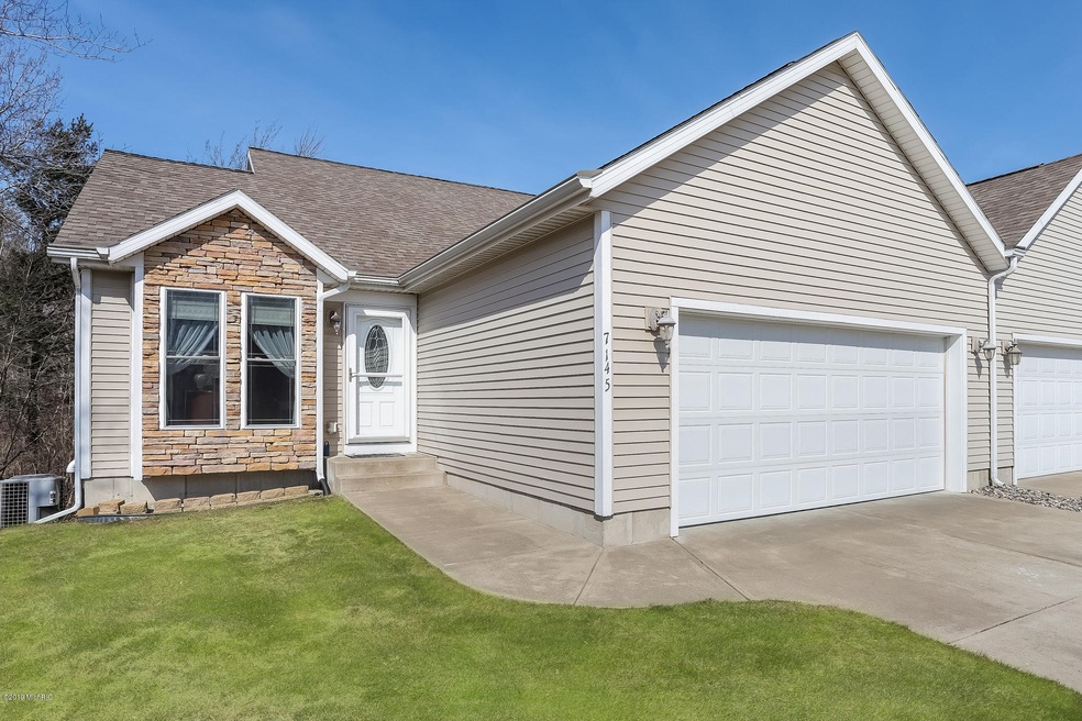 001-photo-front-view-6892795
