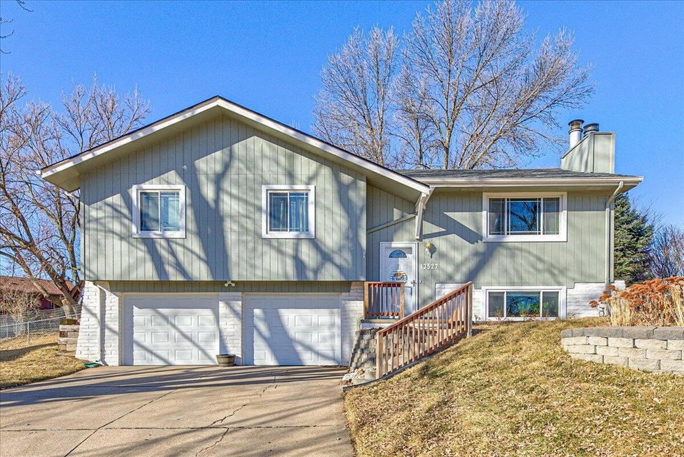 13527 Jefferson Cir, Omaha, NE