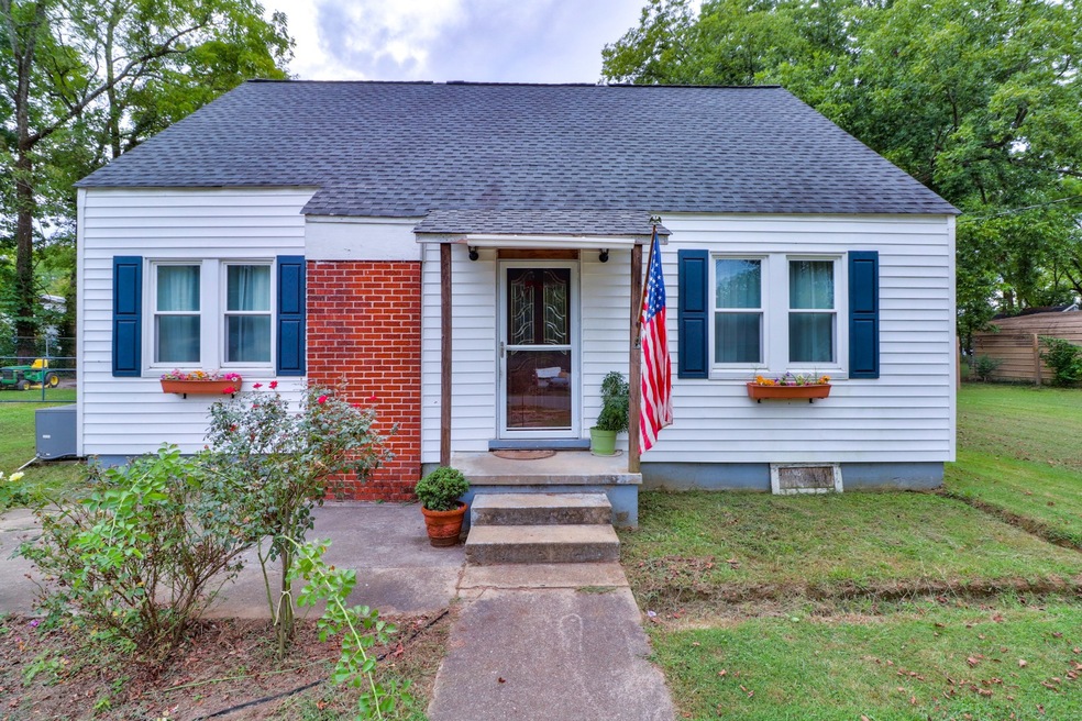 518 Oak St, Manchester, TN 37355 - photo 1