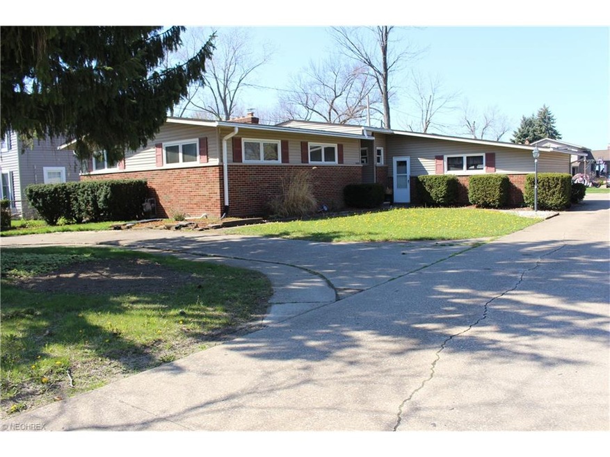 5545 E Lake Rd, Sheffield Lake, OH 44054 - photo 1