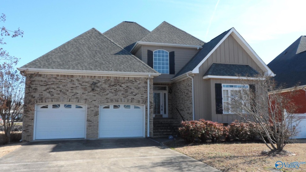 215 Lakepoint Dr, Gadsden, AL 35901 - photo 1