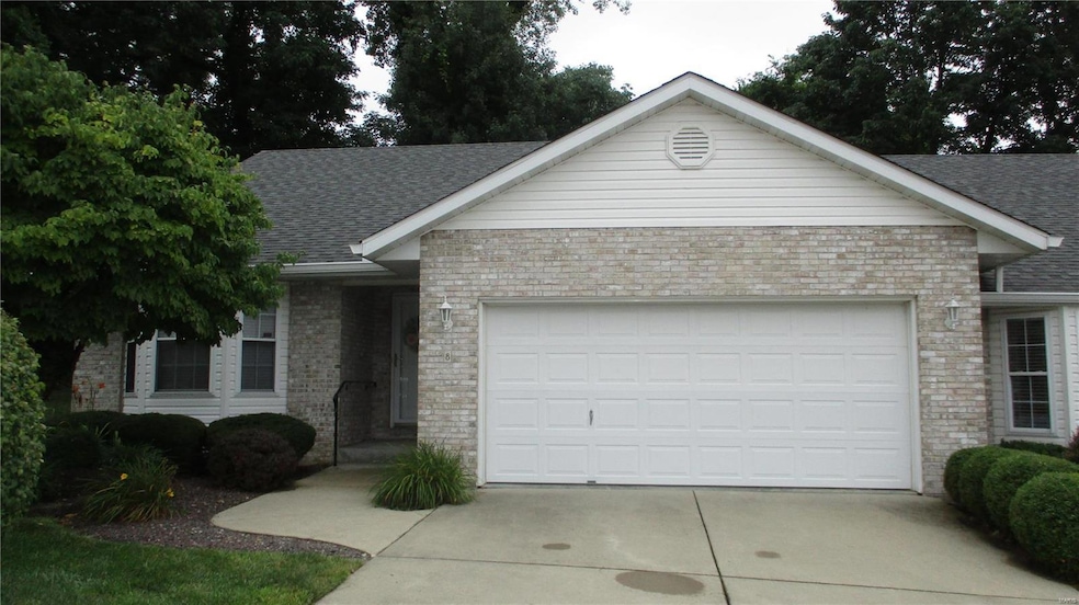 8 HUNTINGTON CT., COLLINSVILLE, IL 62234