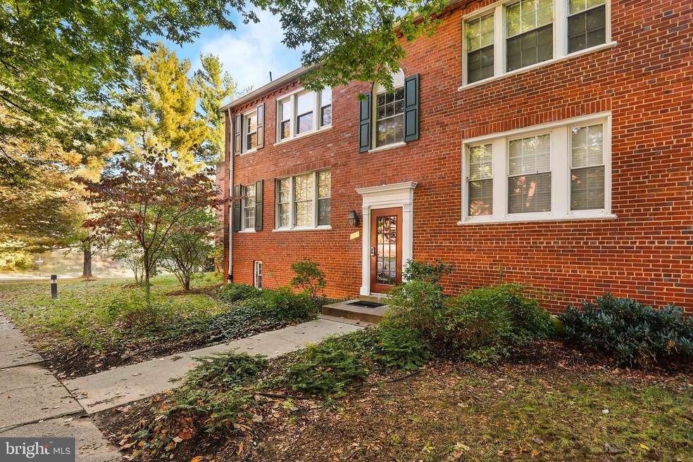 1913 N Rhodes St unit 19, Arlington, VA 22201 - photo 1