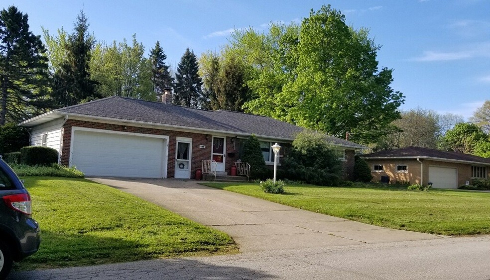 3633 Meadow Dr, Erie, PA 16506 - photo 1