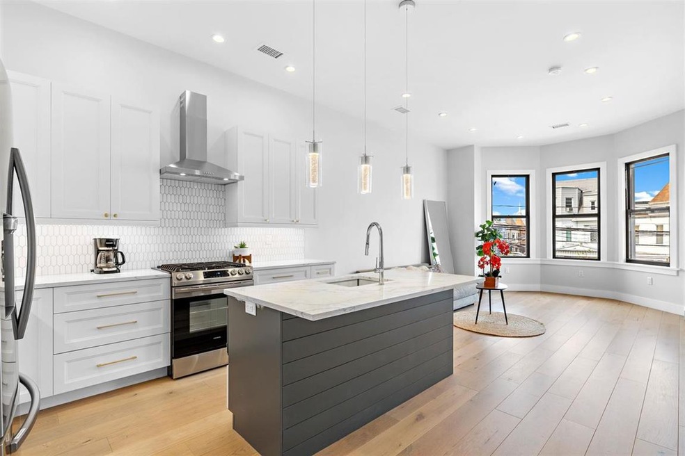 2602 Palisade Ave unit 2, Weehawken, NJ 07086 - photo 1