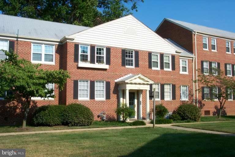 1705 Belle View Blvd unit J, Alexandria, VA 22307 - photo 1