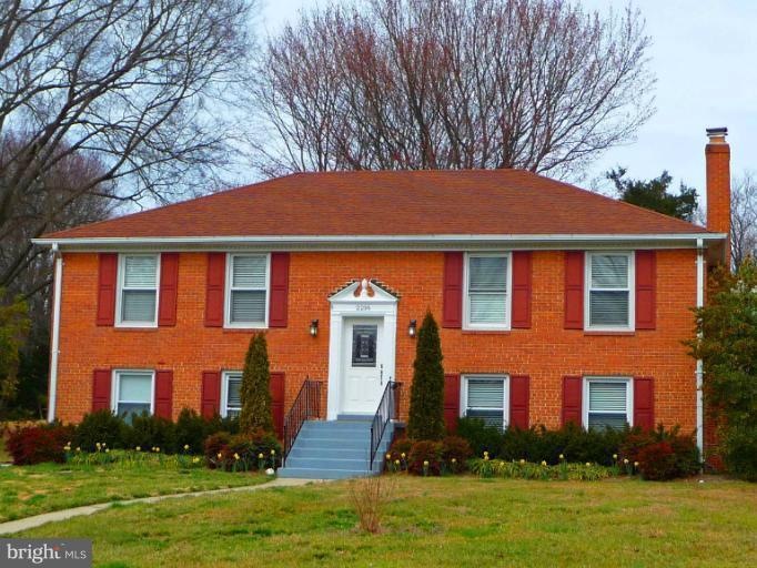 2216 Lida Ct, Alexandria, VA 22306 - photo 1