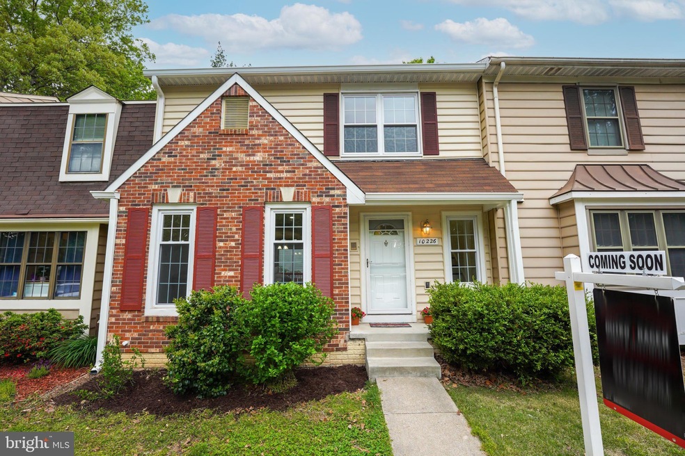 10226 Roberts Common Ln, Burke, VA 22015 - photo 1