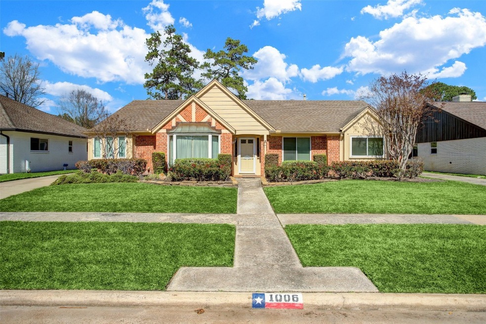 1006 Cheshire Ln, Houston, TX 77018 - photo 1