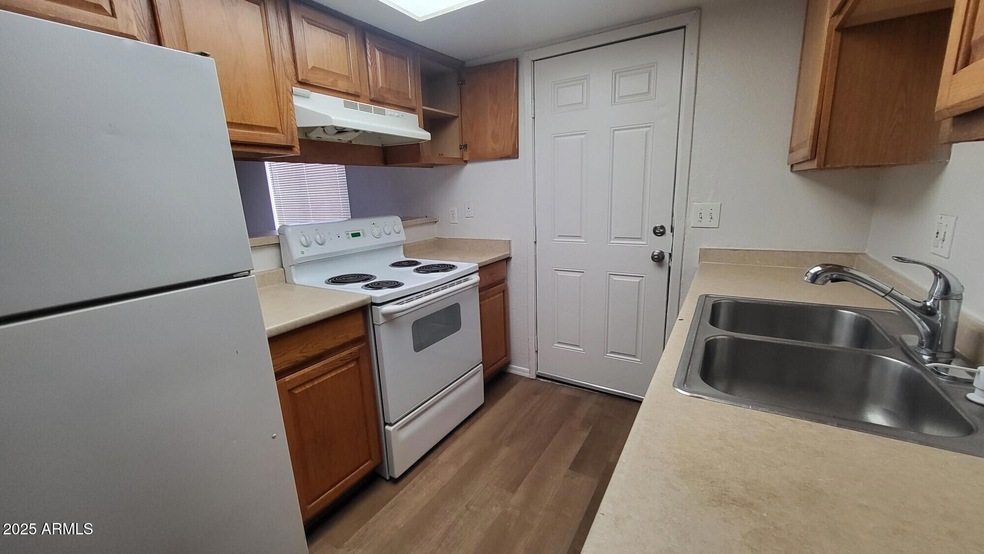 358 N Mcqueen Rd unit B, Chandler, AZ 85225 - photo 1