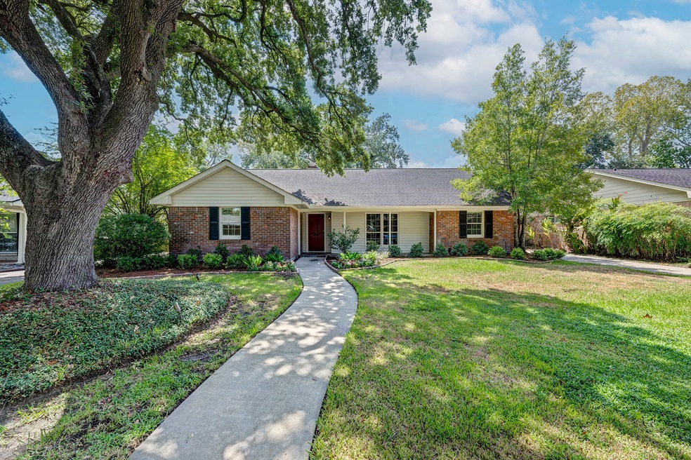 10023 Burgoyne Rd, Houston, TX 77042 - photo 1