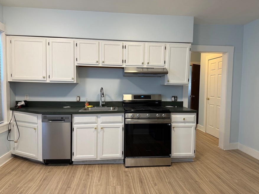 423 Furnace Brook Pkwy unit 1, Quincy, MA 02170 - photo 1