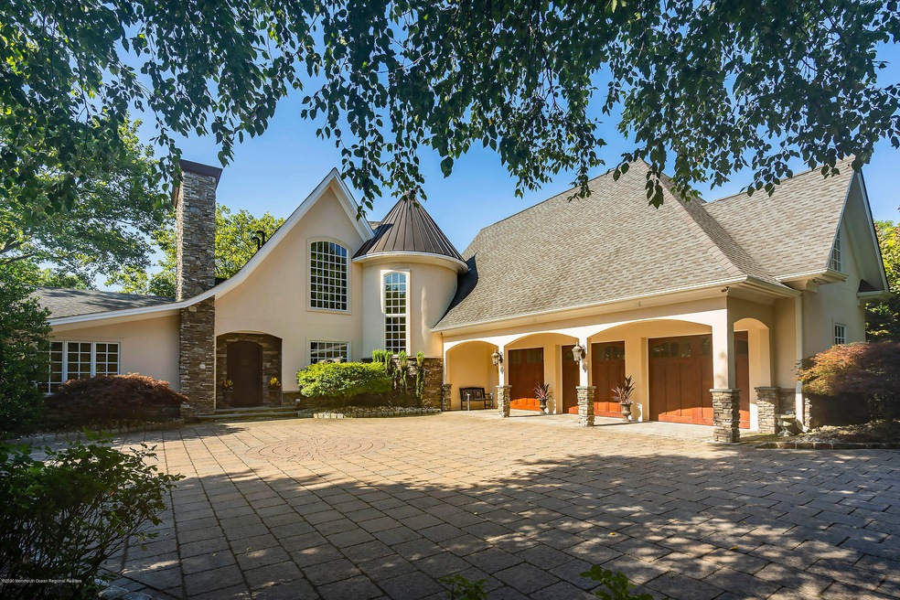 5 Carriage House Lane