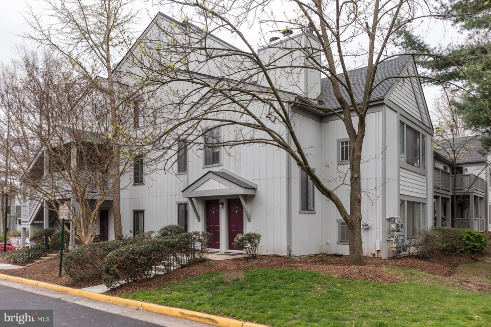 2202 Hunters Run Dr unit 2202, Reston, VA 20191 - photo 1