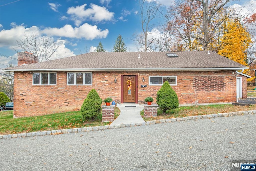 For Sale $599,999 • Co-Listing Agent