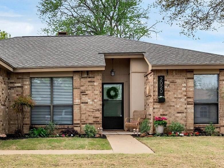 2020 Cedar Grove Ln, Bedford, TX 76021 - photo 1