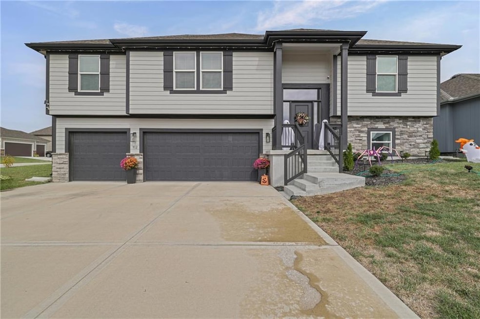 Pending $399,900 • Co-Listing Agent