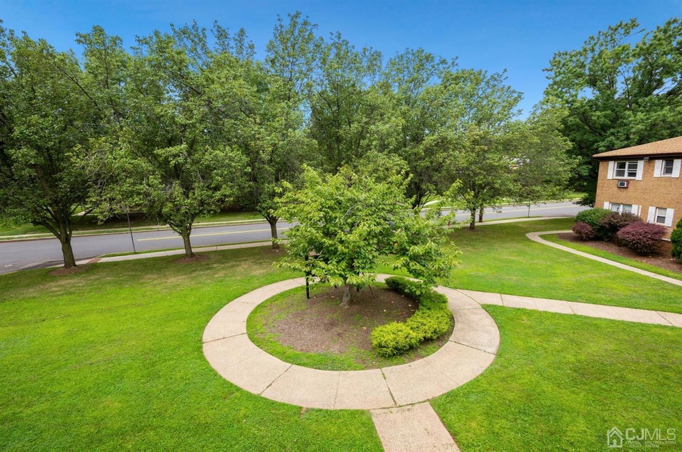 55 Gill Ln unit 39, Iselin, NJ 08830 - photo 1