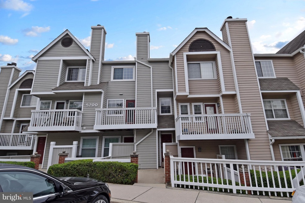 5700 Chapman Mill Dr unit 120, Rockville, MD 20852 - photo 1