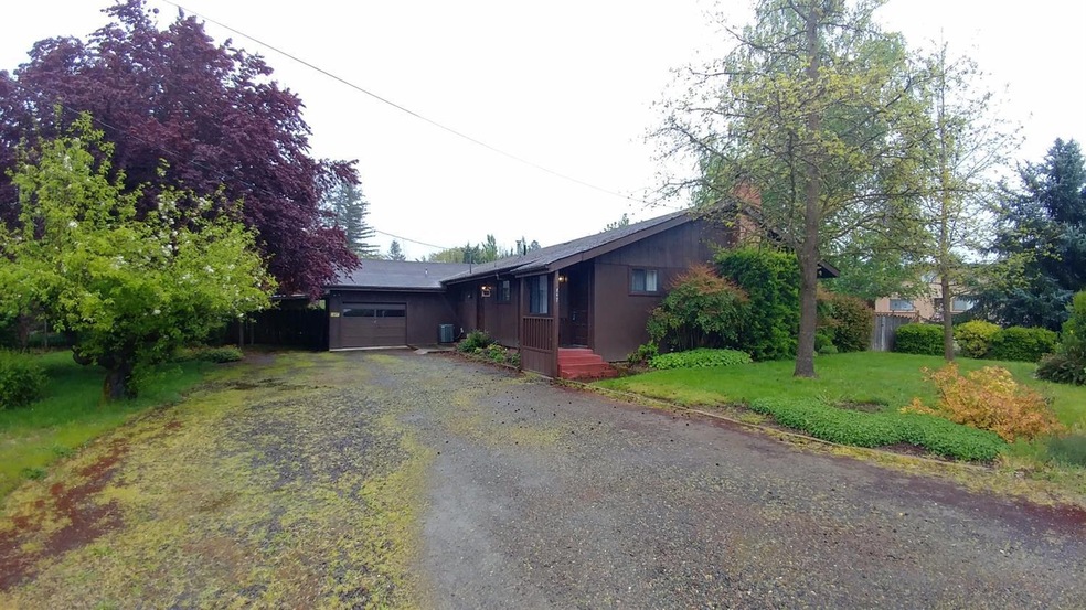 847 Schroeder Ln, Grants Pass, OR 97527 - photo 1