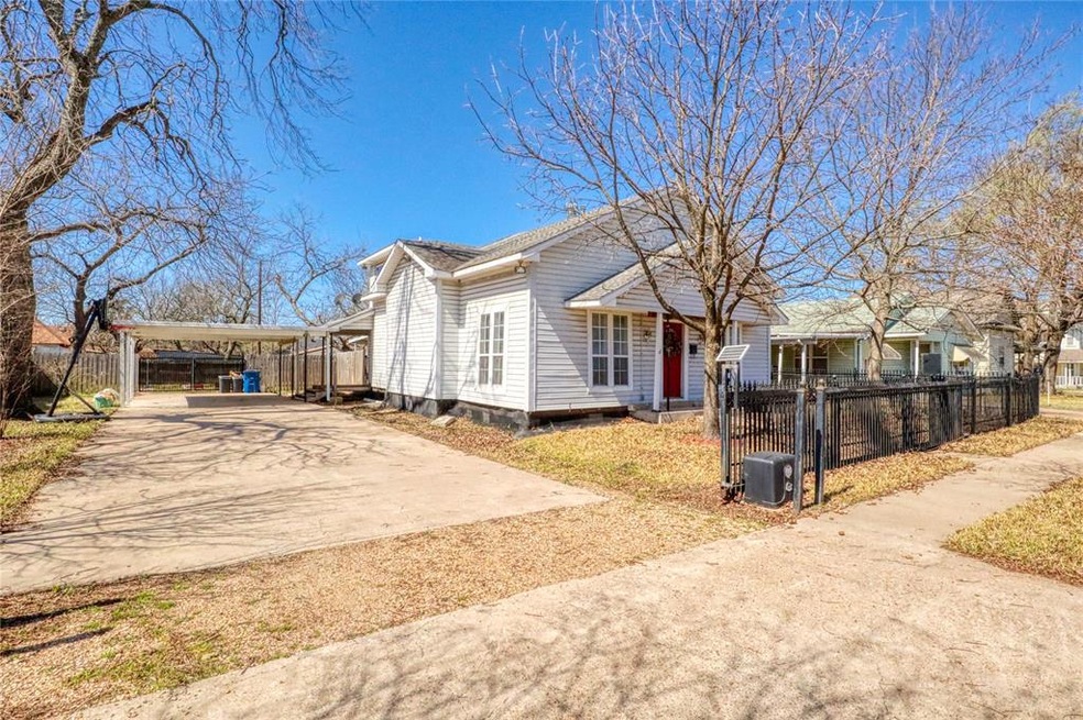 905 NW Main St, Ennis, TX 75119 - photo 1