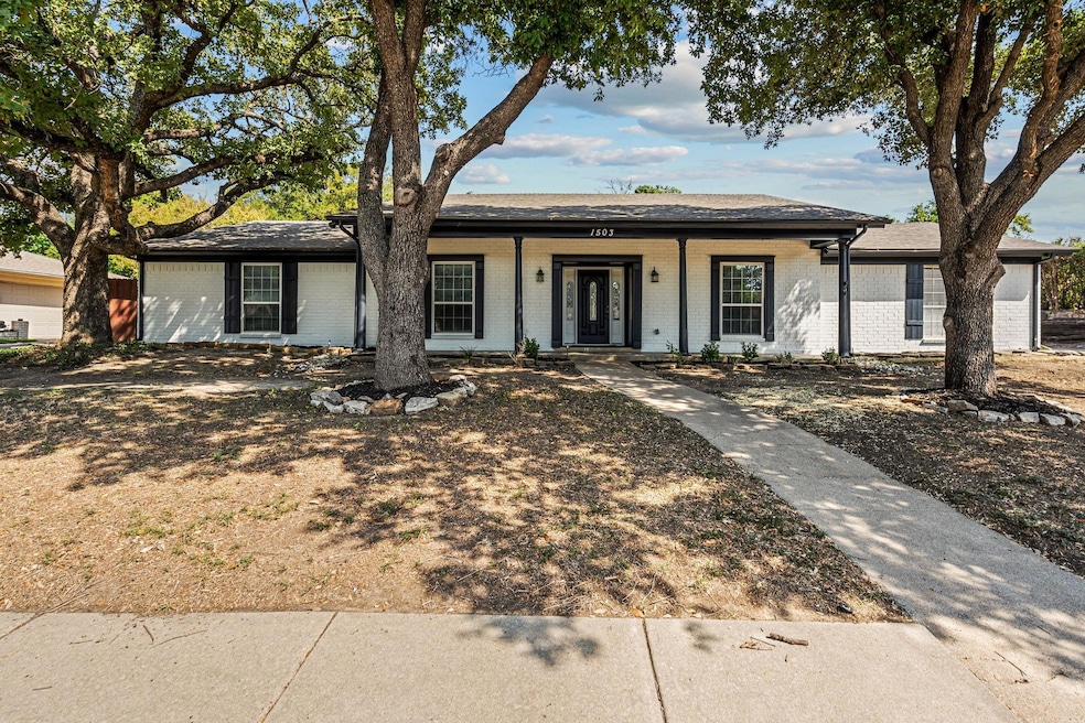 1503 Woodvine Dr, Euless, TX 76040 - photo 1