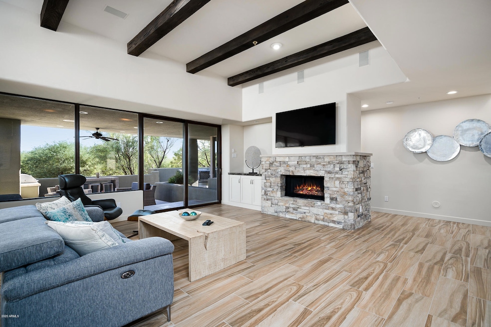 10071EGraythornDr-6