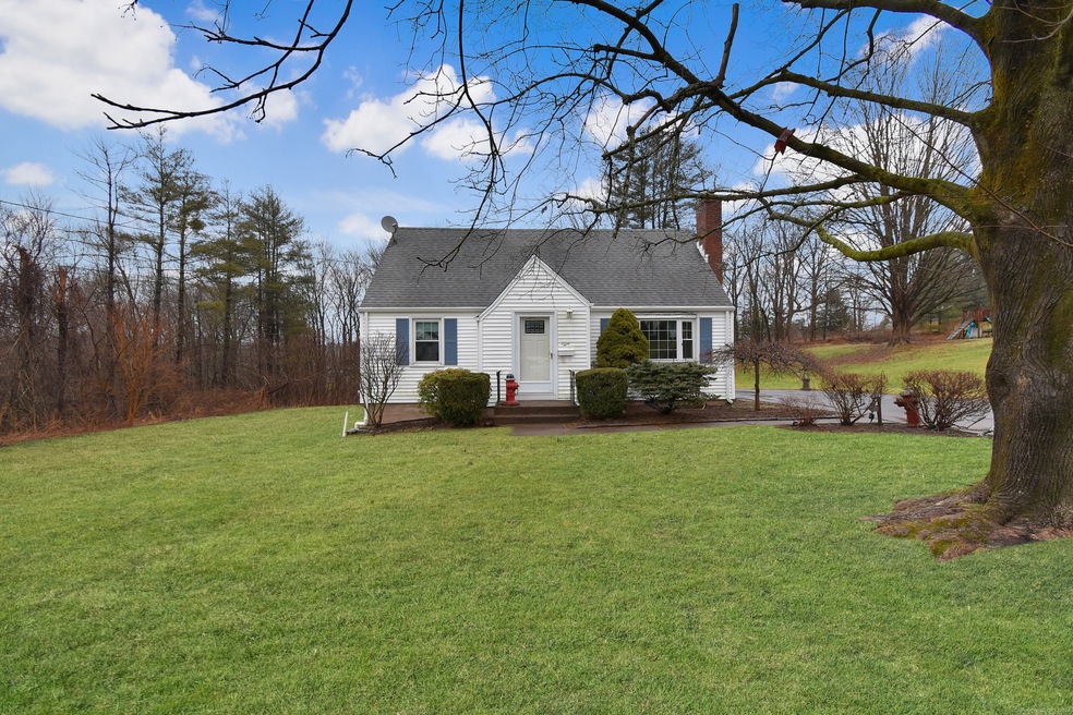 8 Parkview Rd, Cromwell, CT 06416 - photo 1