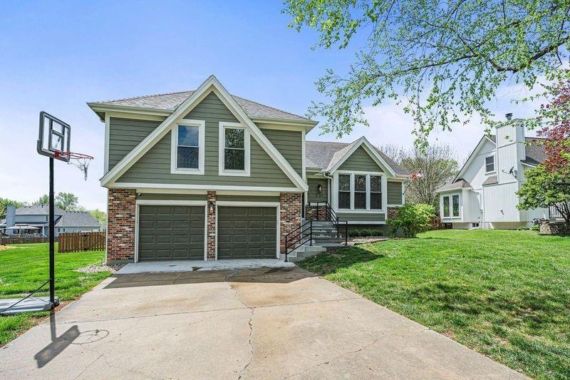 231 SW Albatross Ct, Lees Summit, MO 64082 - photo 1