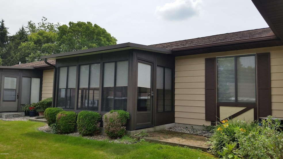 exterior porch & patio