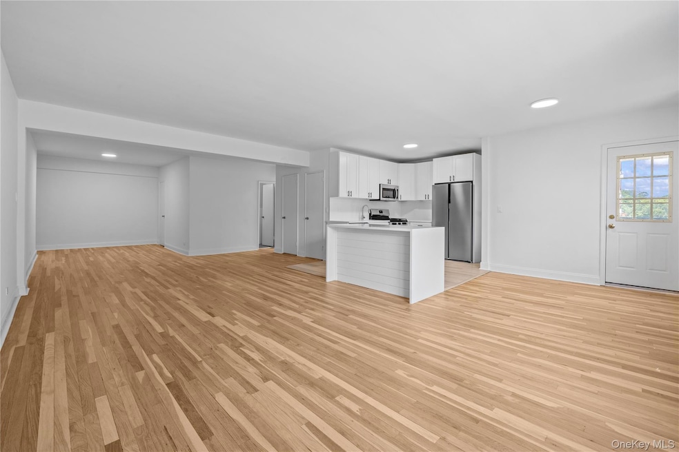 The Tudor unit 4M, Bronx, NY 10463 - photo 1