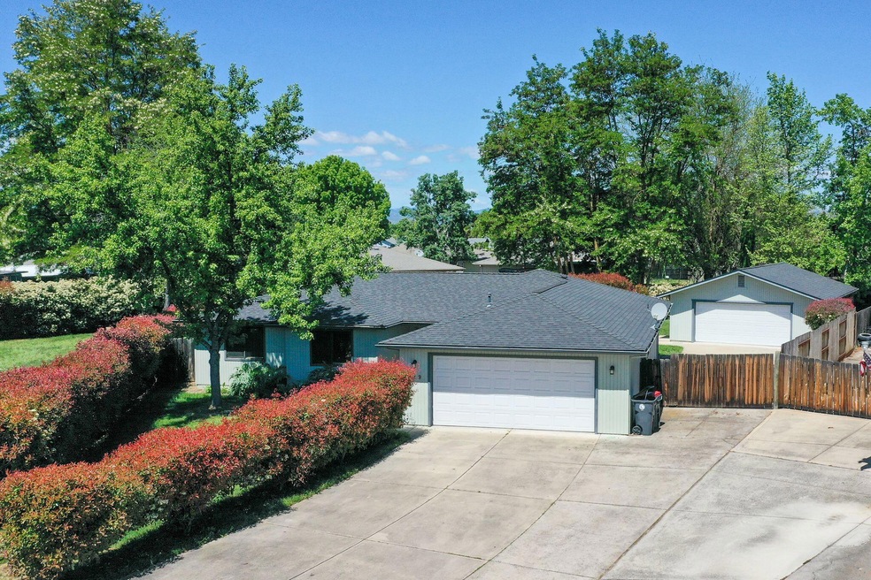 119 Shadowwood Ct, Central Point, OR 97502 - photo 1