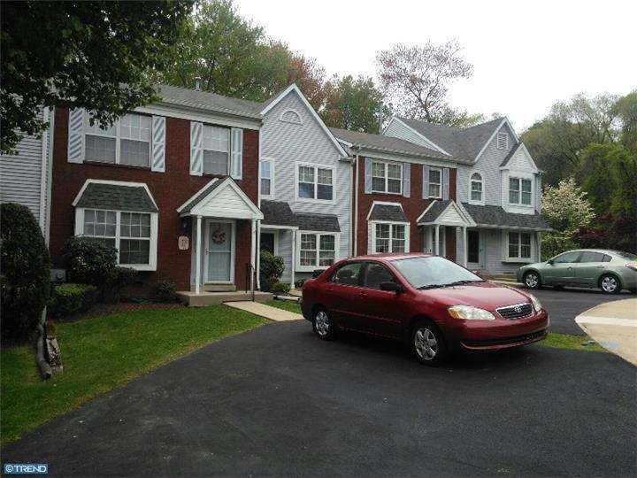 655 Kenney Ln, Brookhaven, PA 19015 - photo 1