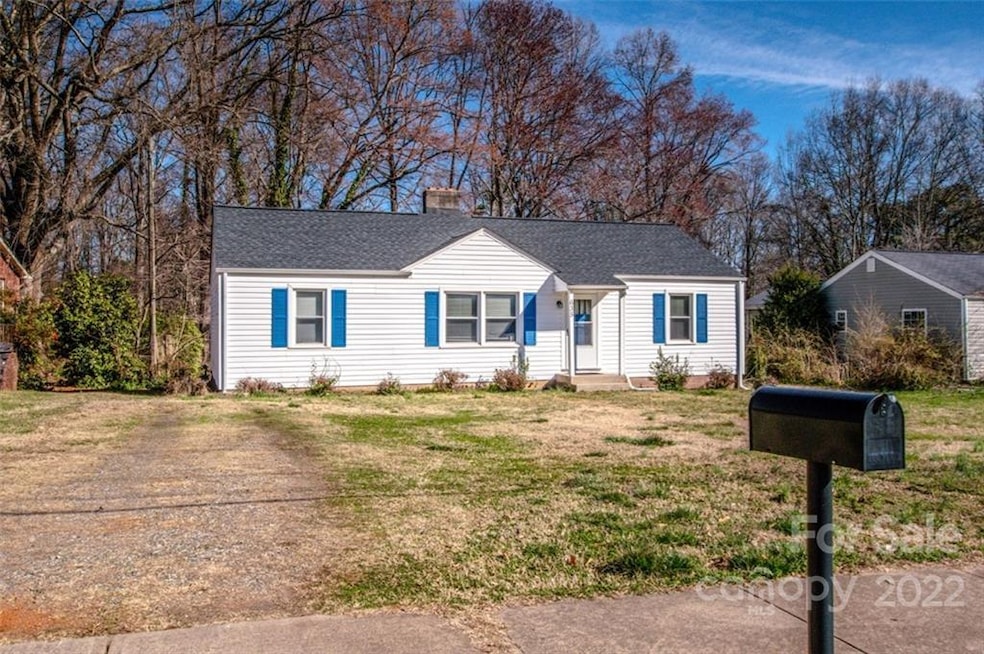 635 Hartness Rd, Statesville, NC 28677 - photo 1