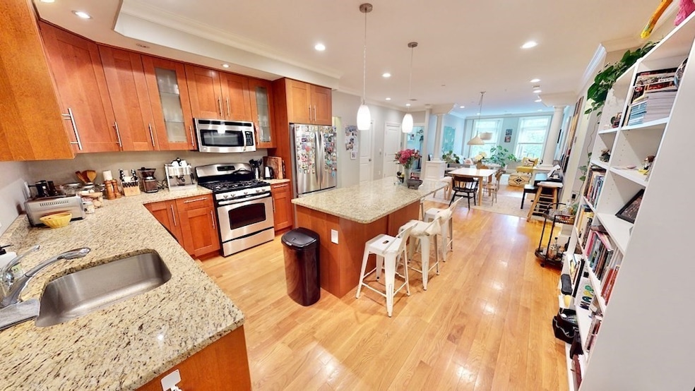 37 University Rd unit 1, Brookline, MA 02445 - photo 1