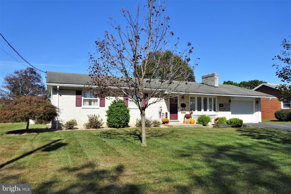 375 Wayburn St, Greencastle, PA 17225 - photo 1