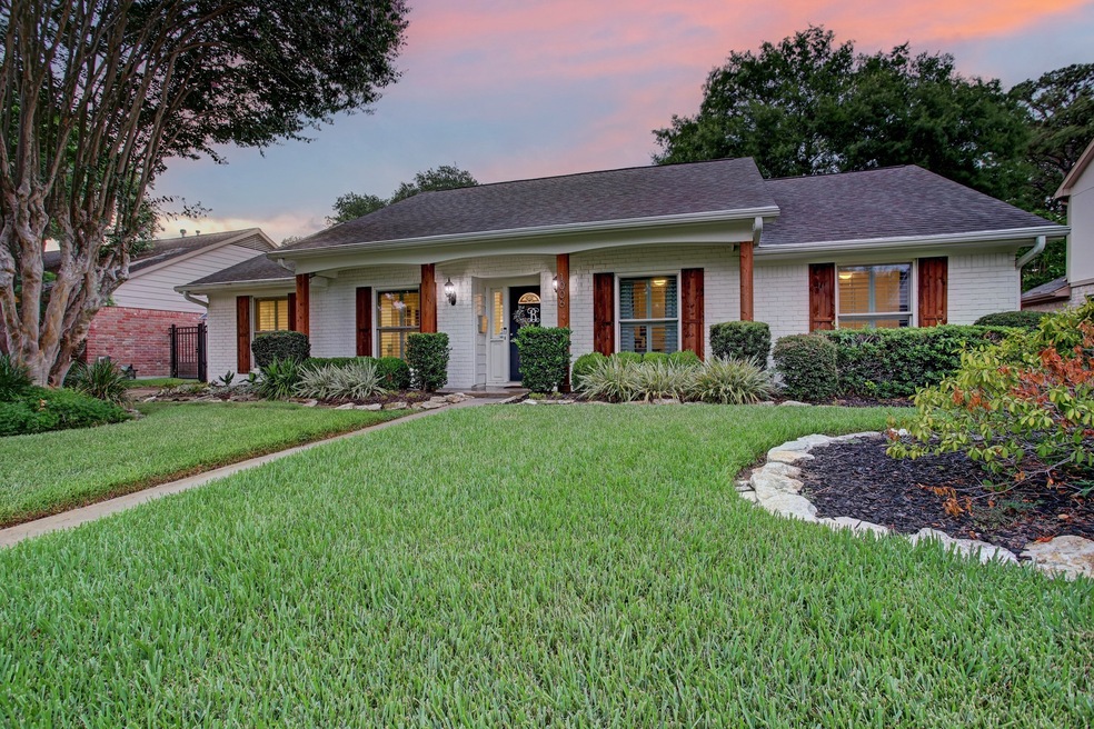 1006 Richelieu Ln, Houston, TX 77018 - photo 1